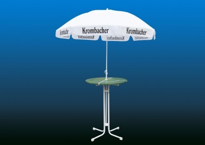 Sonnenschirm mit Tisch